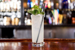 Bí quyết chụp hình quán bar làm sao để đồ uống được nổi bật